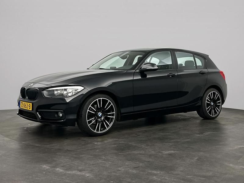 Zwart Gebruikt 2016 BMW 118 Hatchback | € 12.999 (Eerlijke prijs) - Afbeelding 1/4