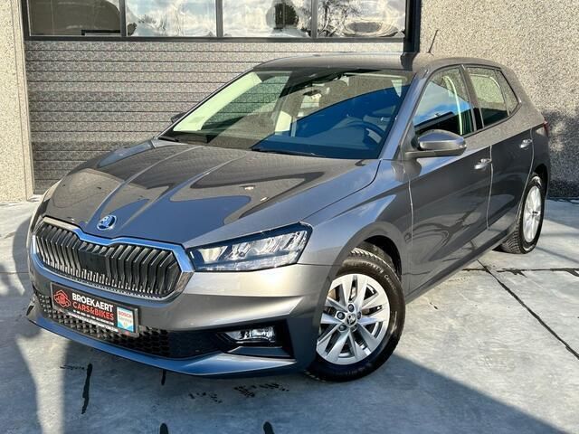Grijs Gebruikt 2022 Skoda Fabia Ambition Hatchback | € 19.500 (Eerlijke prijs) - Afbeelding 1/4
