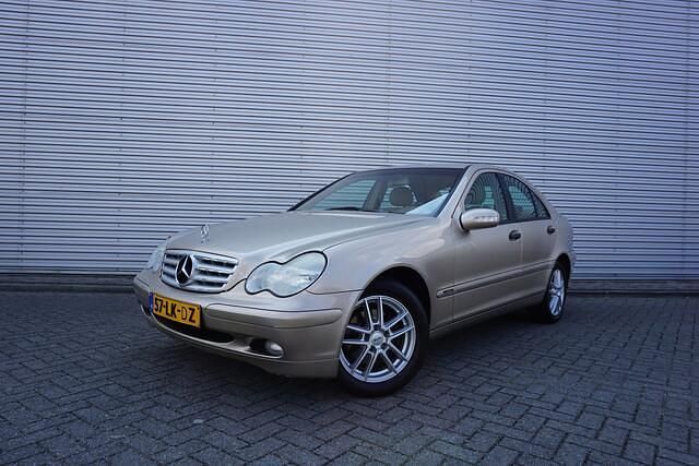 Creme Gebruikt 2003 Mercedes C180 Elegance Sedan | € 4.250 (Duur) - Afbeelding 1/4