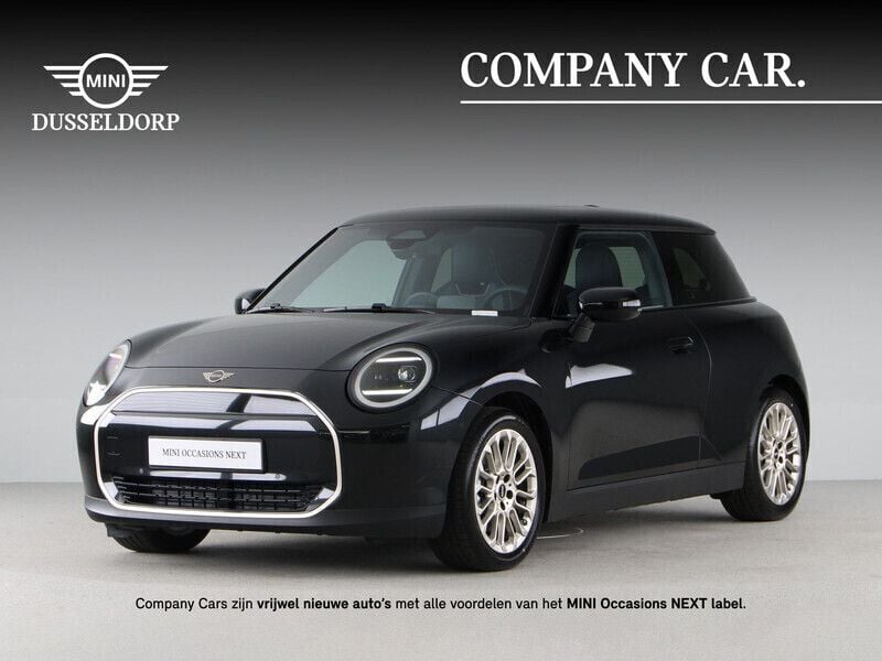 Zwart Gebruikt 2025 Mini Cooper Favoured Hatchback | € 36.950 (Goede deal) - Afbeelding 1/4