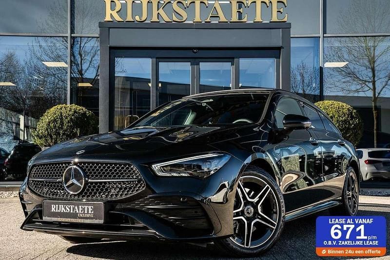 Zwart, metallic lak Gebruikt 2024 Mercedes CLA250e Shooting Brake AMG Stationwagen | € 41.900 (Eerlijke prijs) - Afbeelding 1/4
