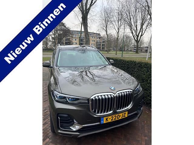 Groen (metallic) Occasion 2021 BMW X7 Executive SUV | € 79.900 (Eerlijke prijs) - Afbeelding 1/4