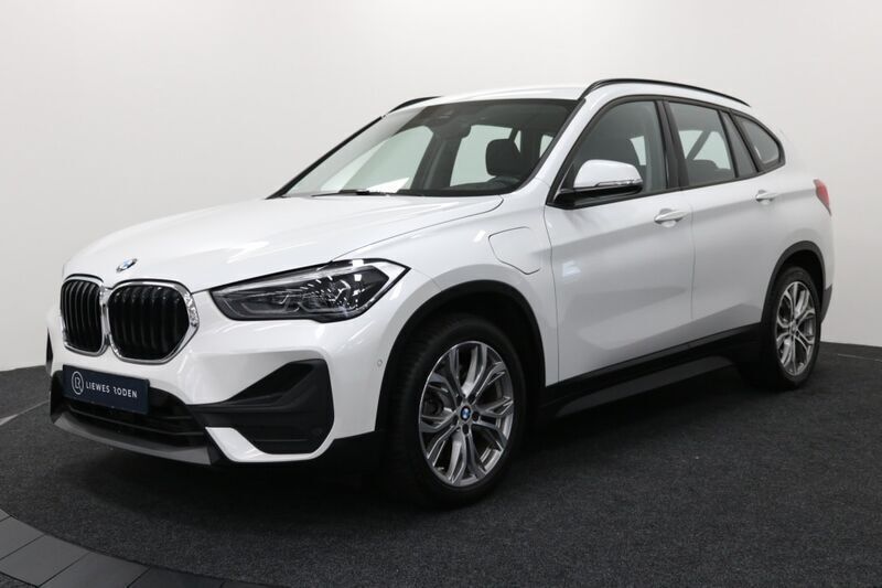 Wit Gebruikt 2020 BMW X1 Executive SUV | € 27.950 (Eerlijke prijs) - Afbeelding 1/4