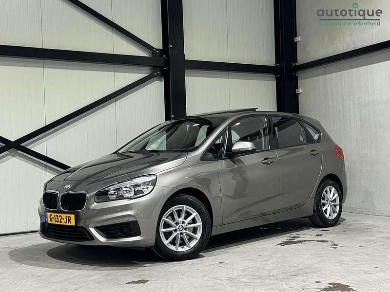 Grijs Gebruikt 2015 BMW 218 Active Tourer Executive MPV | € 12.940 (Eerlijke prijs) - Afbeelding 1/4