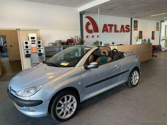 Grijs Gebruikt 2001 Peugeot 206 CC Cabriolet | € 1.950 (Duur) - Afbeelding 1/4