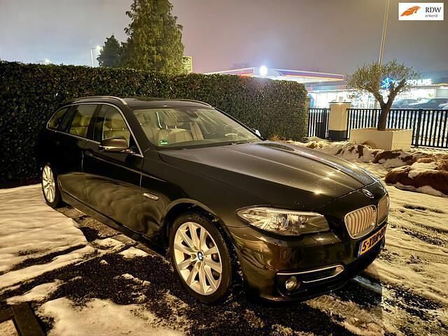 Bruin Occasion 2013 BMW 525 Executive Stationwagen | € 16.999 (Duur) - Afbeelding 1/4