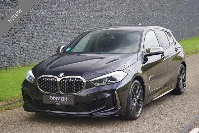 Zwart Gebruikt 2020 BMW M135 Executive Hatchback | € 32.990 (Super prijs) - Afbeelding 1/4