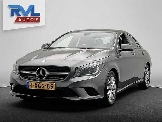 Grijs Occasion 2014 Mercedes CLA180 Edition Sedan | € 13.945 (Eerlijke prijs) - Afbeelding 1/4