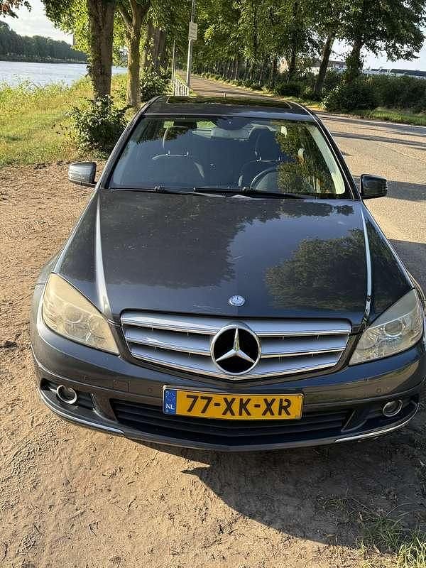 Grijs Gebruikt 2007 Mercedes C220 Elegance Sedan | € 5.500 (Eerlijke prijs) - Afbeelding 1/4