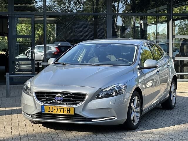 Occasion Volvo V40 Momentum 123 PK (90 kW) 2016 Grijs Stationwagen
