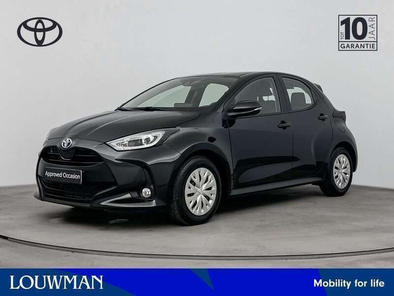 Zwart Gebruikt 2024 Toyota Yaris Hybrid Active Hatchback | € 23.445 (Eerlijke prijs) - Afbeelding 1/3