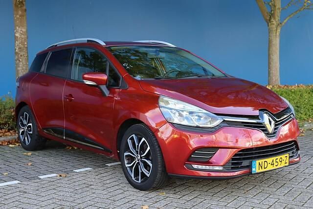 Occasion Renault Clio GrandTour Zen 90 PK (66 kW) 2017 Rood Stationwagen