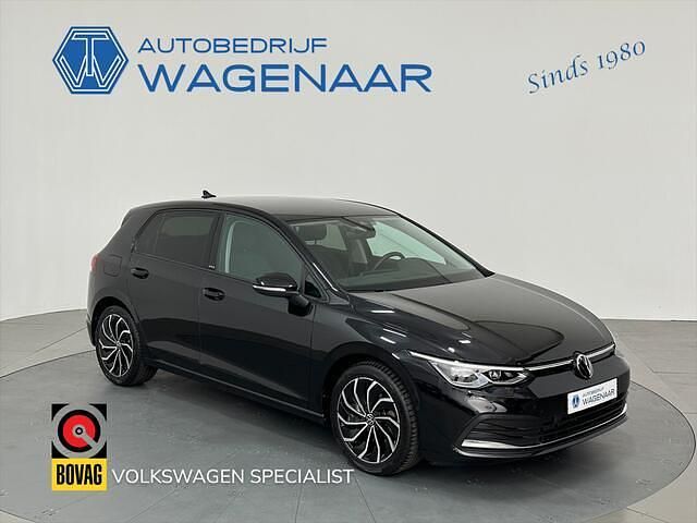 Zwart Gebruikt 2023 VW Golf VIII Active Hatchback | € 28.986 (Eerlijke prijs) - Afbeelding 1/4