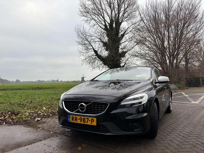 Occasion Volvo V40 190 PK (139 kW) 2018 Zwart Sedan