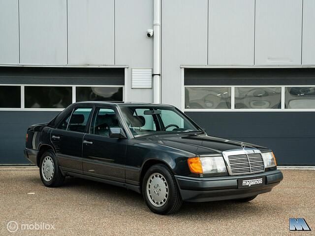 Zilver Gebruikt 1986 Mercedes E300 Sedan | € 19.995 - Afbeelding 1/4