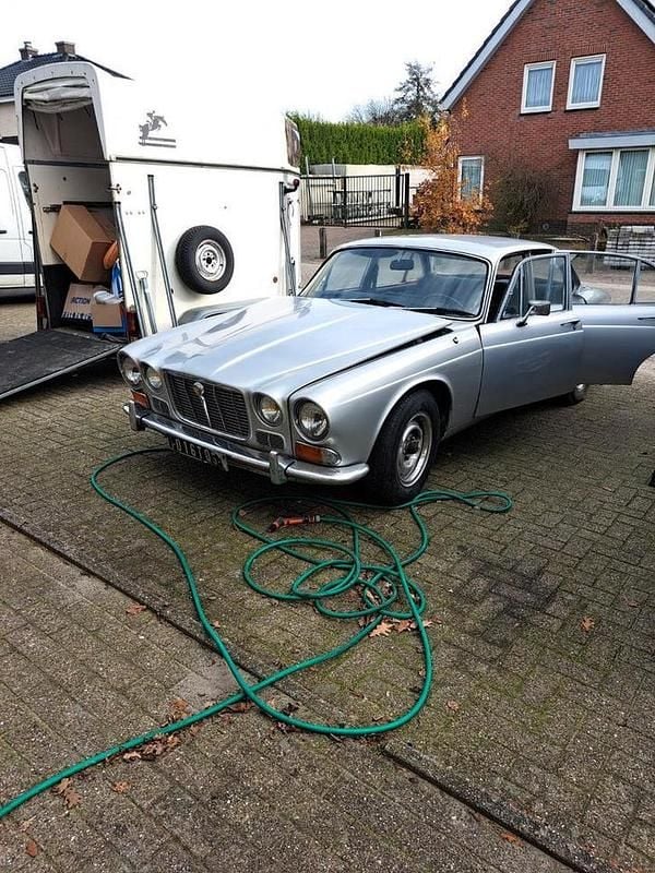 Gebruikt 1973 Jaguar XJ6 Sedan | € 5.500 - Afbeelding 1/4