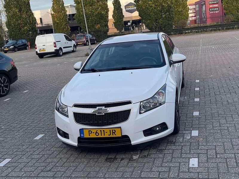 Wit Gebruikt 2012 Chevrolet Cruze LT Hatchback | € 4.000 - Afbeelding 1/4