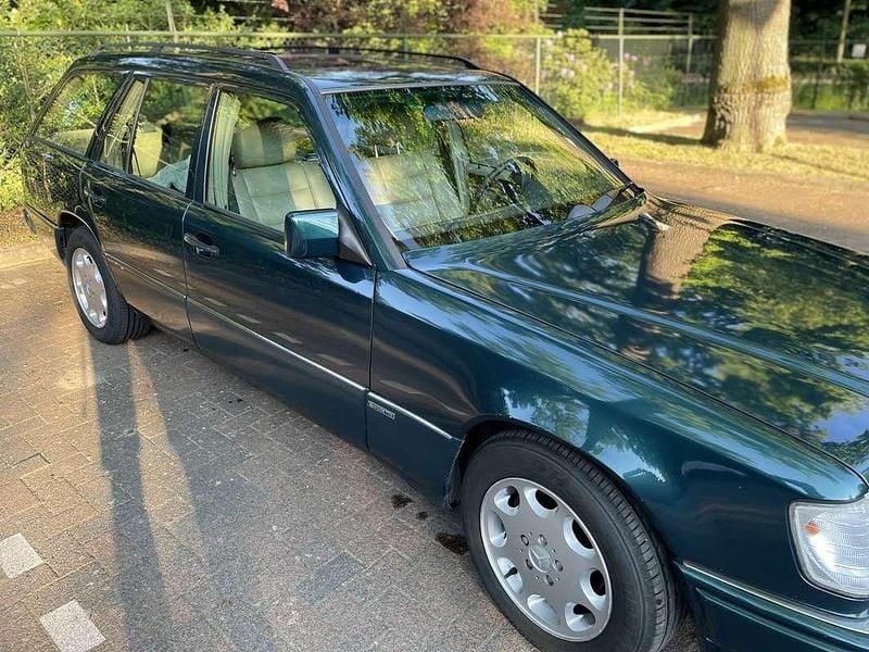 Groen Gebruikt 1995 Mercedes E280 Sportline Stationwagen | € 8.250 - Afbeelding 1/4
