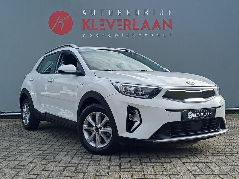 Wit Gebruikt 2021 Kia Stonic SUV | € 16.950 (Eerlijke prijs) - Afbeelding 1/4