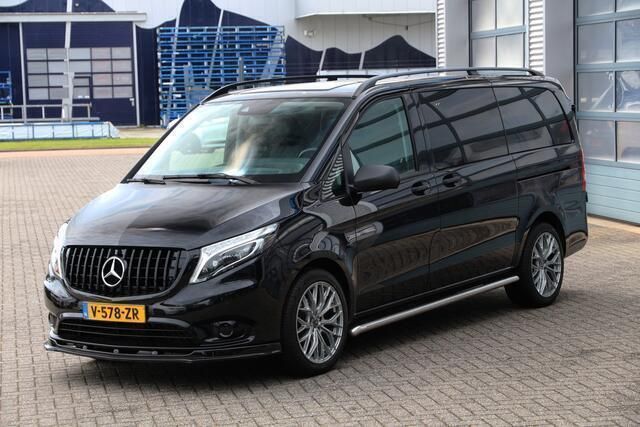 Zwart Gebruikt 2019 Mercedes Vito Edition MPV | € 34.950 - Afbeelding 1/4