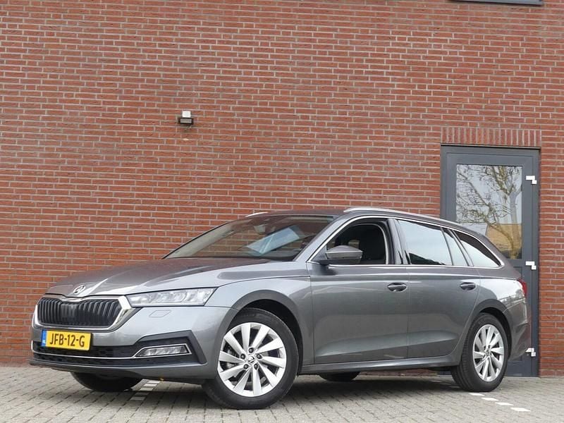 Occasion Skoda Octavia Business Line 111 PK (81 kW) 2024 Grijs Stationwagen