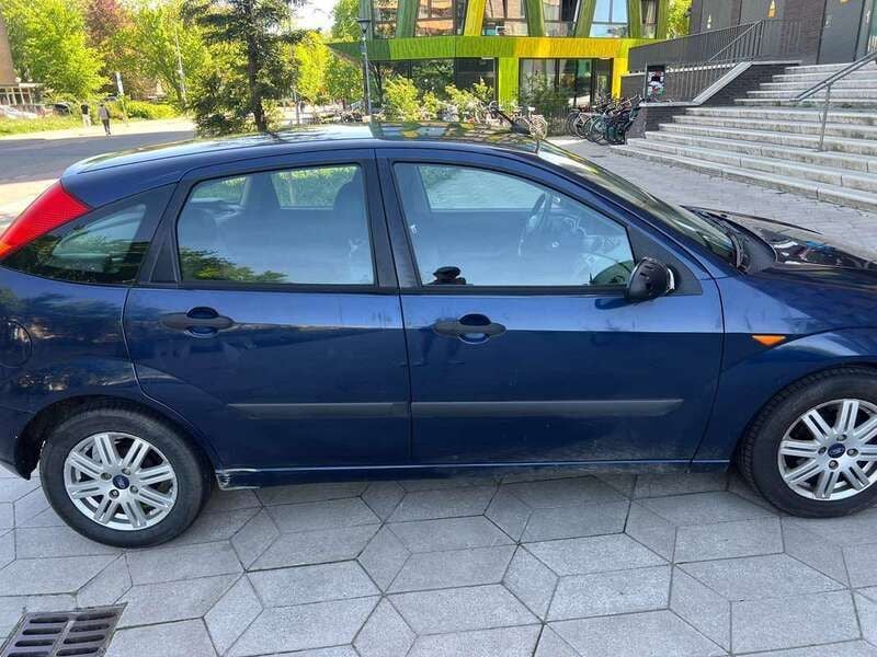 Blauw Gebruikt 2005 Ford Focus Futura Hatchback | € 600 (Super prijs) - Afbeelding 1/4