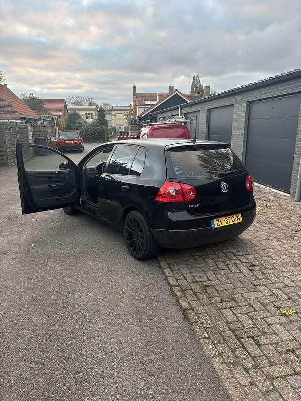 Zwart Gebruikt 2004 VW Golf IV Trendline Hatchback | € 1.500 (Goede deal) - Afbeelding 1/4