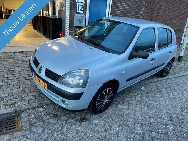 Grijs Gebruikt 2004 Renault Clio II Hatchback | € 1.349 (Eerlijke prijs) - Afbeelding 1/4