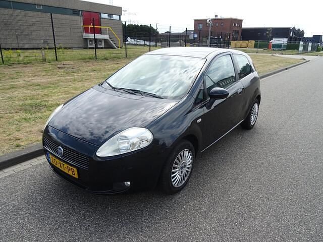 Zwart Gebruikt 2007 Fiat Grande Punto Dynamic Hatchback | € 895 (Goede deal) - Afbeelding 1/4