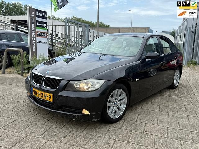 Zwart Gebruikt 2007 BMW 320 Sedan | € 2.250 - Afbeelding 1/4