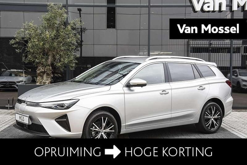 Grijs, metallic lak Nieuw 2025 MG MG5 EV Long Range Comfort Stationwagen | € 31.800 (Eerlijke prijs) - Afbeelding 1/4