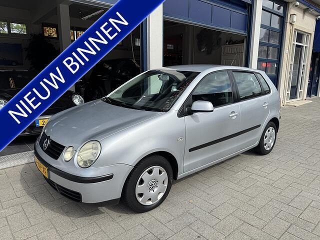 Grijs Gebruikt 2004 VW Polo Comfortline Hatchback | € 1.699 (Eerlijke prijs) - Afbeelding 1/4