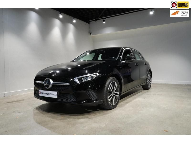 Zwart Gebruikt 2021 Mercedes A250 Business Hatchback | € 25.495 (Goede deal) - Afbeelding 1/4