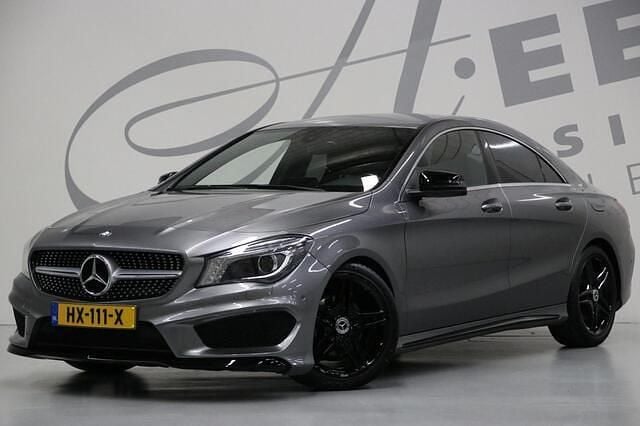 Grijs Gebruikt 2016 Mercedes CLA180 Ambition Sedan | € 17.950 (Eerlijke prijs) - Afbeelding 1/4