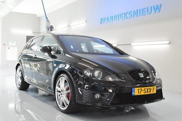 Zwart Gebruikt 2011 Cupra Leon Hatchback | € 37.950 - Afbeelding 1/4
