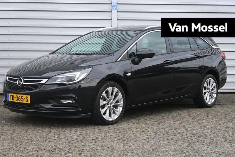Zwart Gebruikt 2018 Opel Astra Innovation Stationwagen | € 15.945 (Eerlijke prijs) - Afbeelding 1/4
