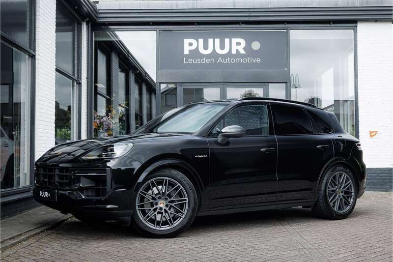Grijs Gebruikt 2024 Porsche Cayenne Sport SUV | € 117.500 (Eerlijke prijs) - Afbeelding 1/4