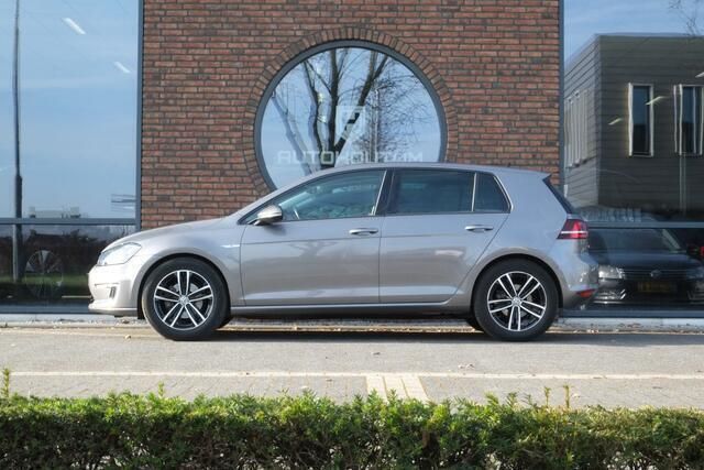 Grijs Gebruikt 2016 VW e-Golf Hatchback | € 10.995 (Eerlijke prijs) - Afbeelding 1/4