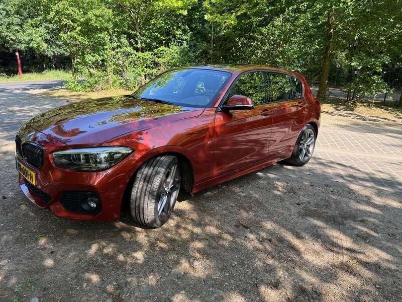 Oranje Gebruikt 2018 BMW 120 Executive Hatchback | € 22.995 (Eerlijke prijs) - Afbeelding 1/4