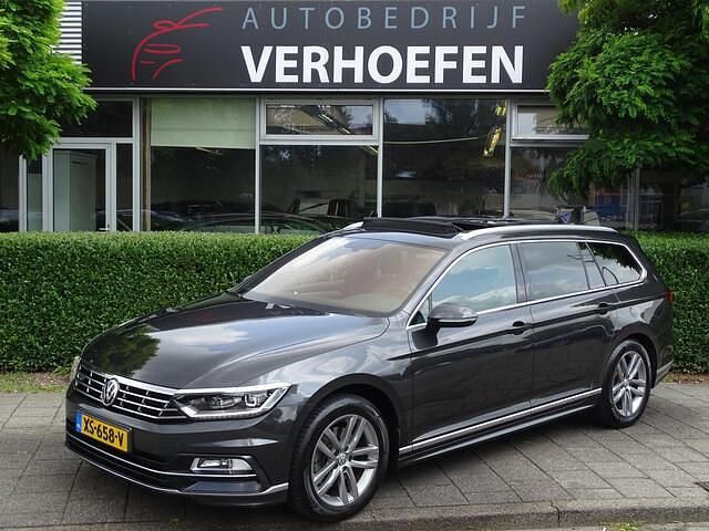 Grijs Gebruikt 2019 VW Passat Highline Stationwagen | € 19.750 (Iets duurder) - Afbeelding 1/4