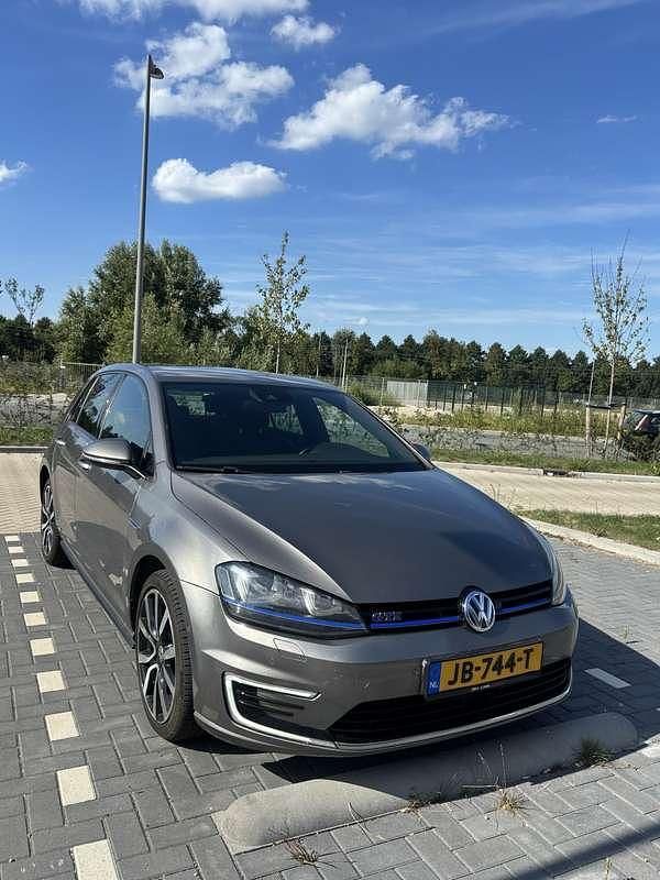 Grijs Gebruikt 2015 VW Golf VII GTE Stationwagen | € 12.500 (Eerlijke prijs) - Afbeelding 1/4
