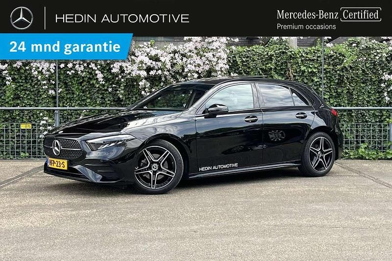 Zwart Gebruikt 2025 Mercedes A180 AMG line Hatchback | € 41.900 - Afbeelding 1/3