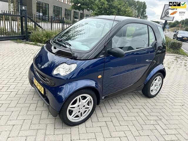 Zwart Gebruikt 2002 Smart ForTwo Coupé Pure Coupé | € 1.295 (Goede deal) - Afbeelding 1/4