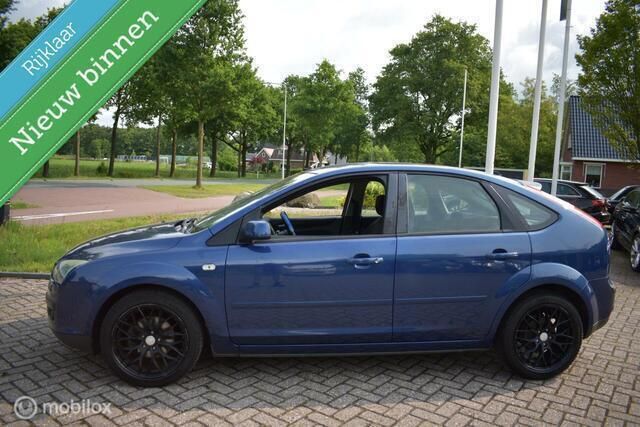 Blauw Gebruikt 2008 Ford Focus Ambiente Hatchback | € 2.850 (Eerlijke prijs) - Afbeelding 1/4
