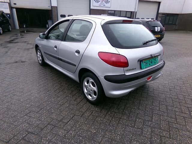 Occasion Peugeot 206 75 PK (55 kW) 2003 Grijs (metallic) Hatchback