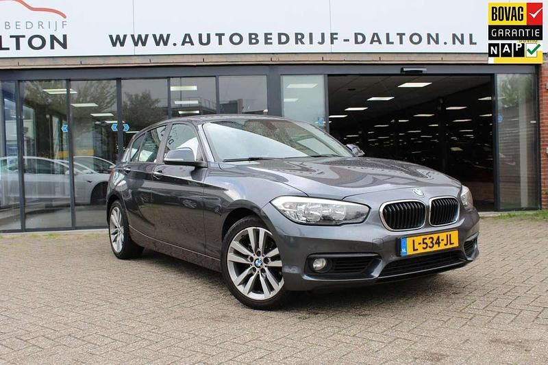 Grijs Gebruikt 2016 BMW 118 M Sport Hatchback | € 13.750 (Eerlijke prijs) - Afbeelding 1/4