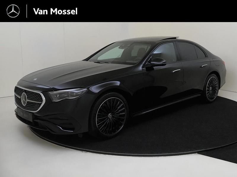 Zwart Nieuw 2025 Mercedes E300 Sport Edition Sedan | € 90.625 (Duur) - Afbeelding 1/4