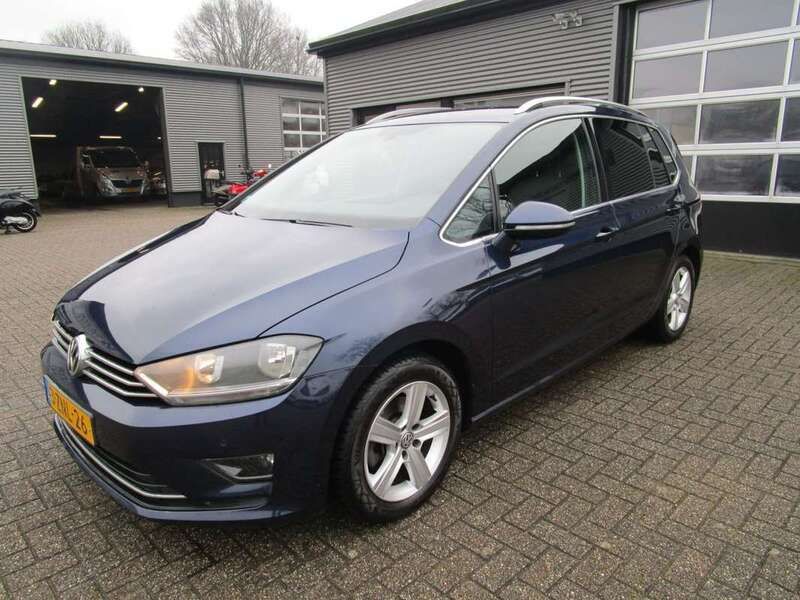 Blauw, metallic lak Gebruikt 2015 VW Golf VII Highline Hatchback | € 7.500 (Super prijs) - Afbeelding 1/4