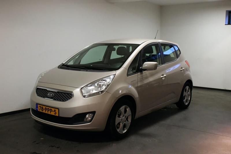 Grijs Occasion 2011 Kia Venga Hatchback | € 5.900 (Super prijs) - Afbeelding 1/4