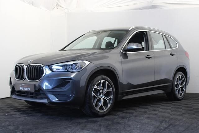 Grijs, metallic lak Gebruikt 2022 BMW X1 SUV | € 26.999 (Super prijs) - Afbeelding 1/4